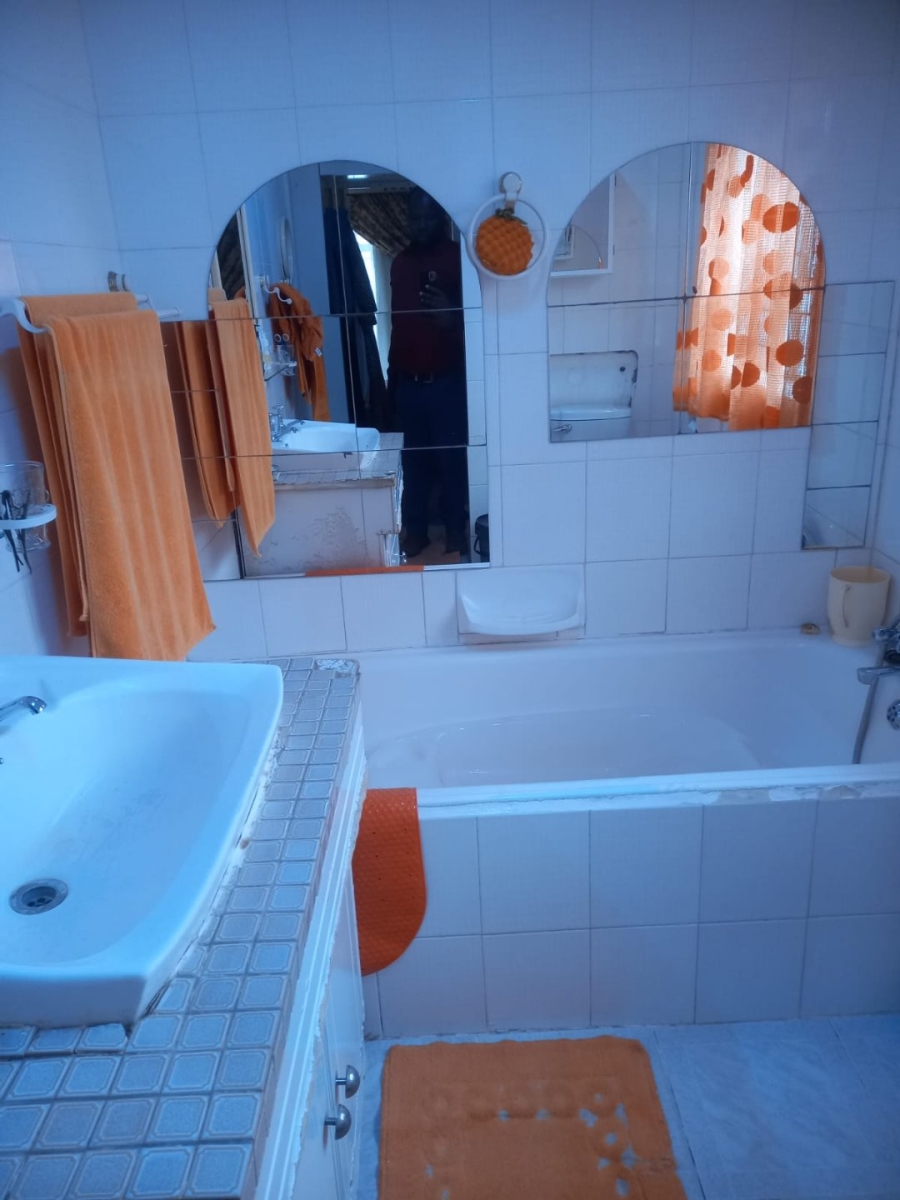 4 Bedroom Property for Sale in Manzil Park North West